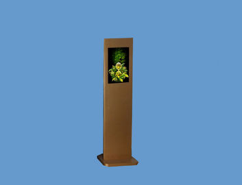 Kiosk der Sicherheits-digitalen Beschilderung im Freien, schroffe Metalleinschließung
